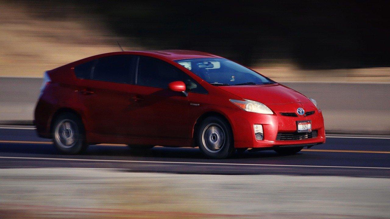 Wynajem dlugoterminowy aut - Toyota Prius w trasie - RENT4B